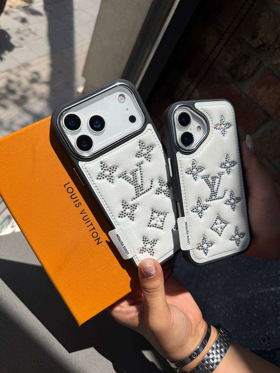 قاب گوشی ایفون  white LV diyamond