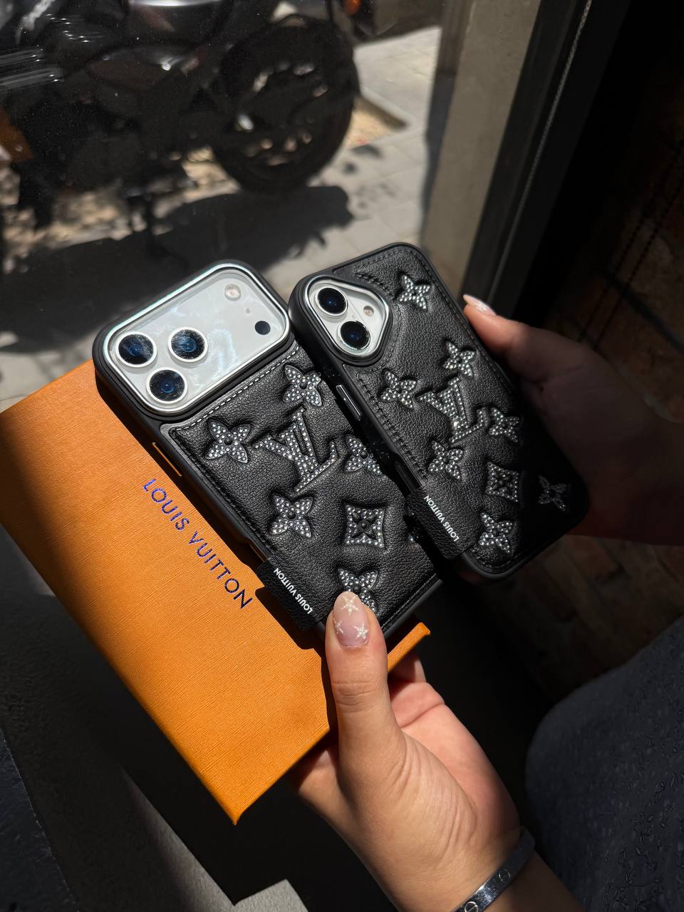 قاب گوشی ایفون black LV diyamond