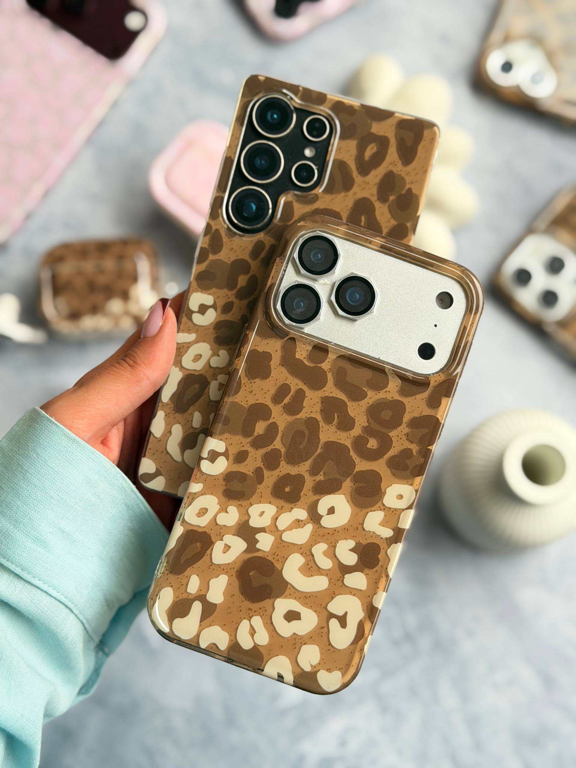 قاب مینیمال قهوه ای  minimal leopard